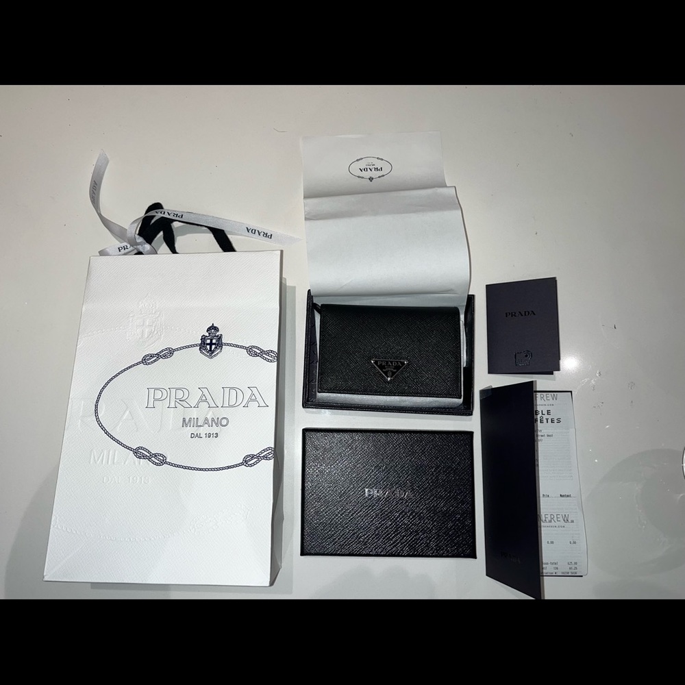 PRADA Saffiano Leather Wallet - Black. BNWT BNIB